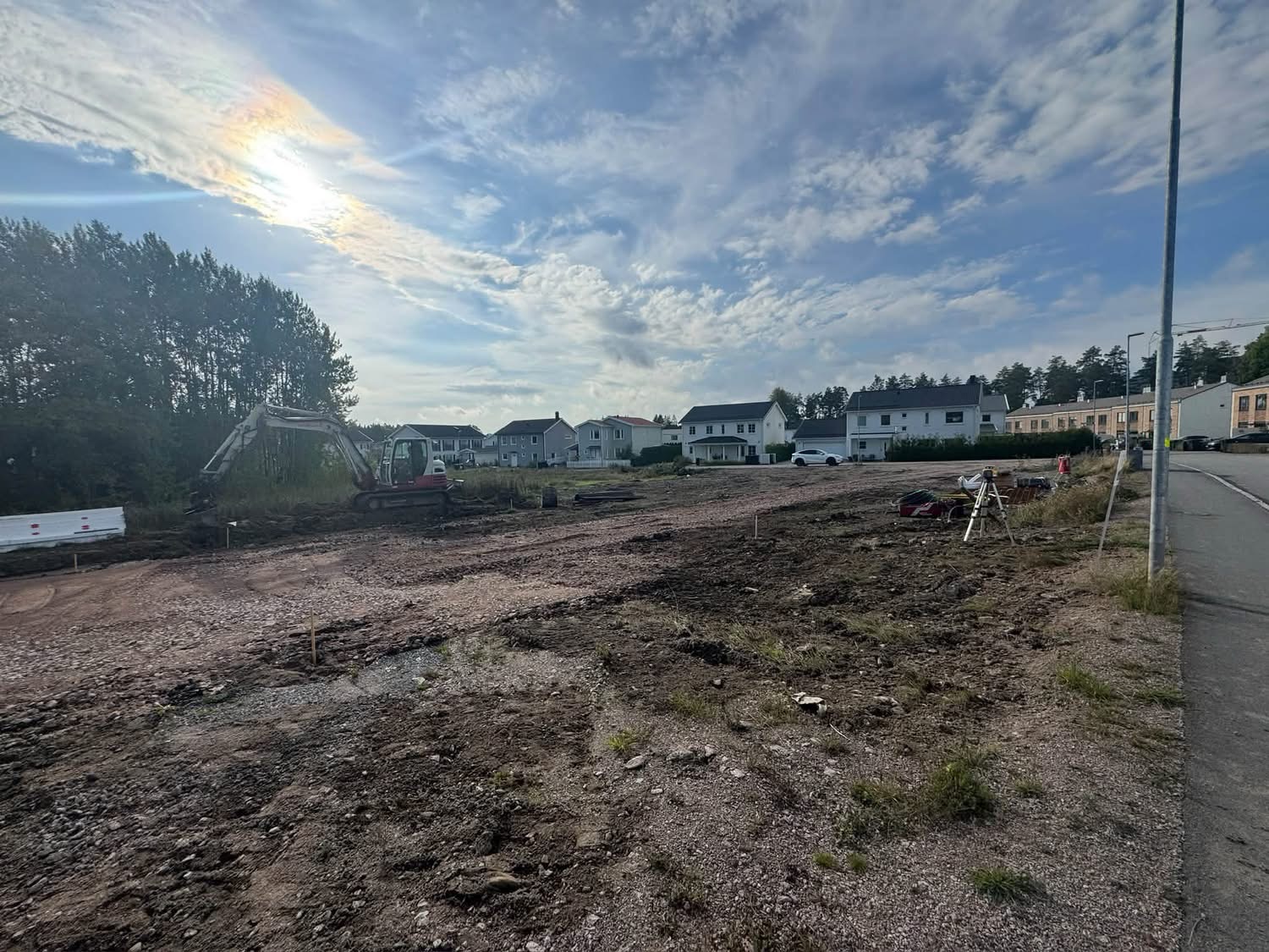 Schaktning och markarbete inför ny husgrund i Lindbacken, Uppsala